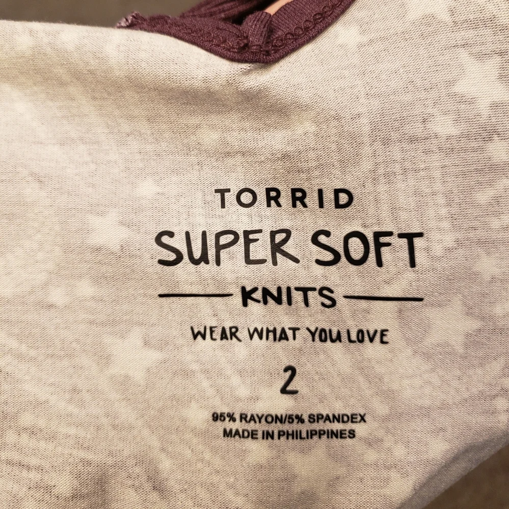 Torrid Super Soft Scoop Neck Strappy Back Cold Shoulder Flutter Sleeve Top, sz 2 - Picture 7 of 8